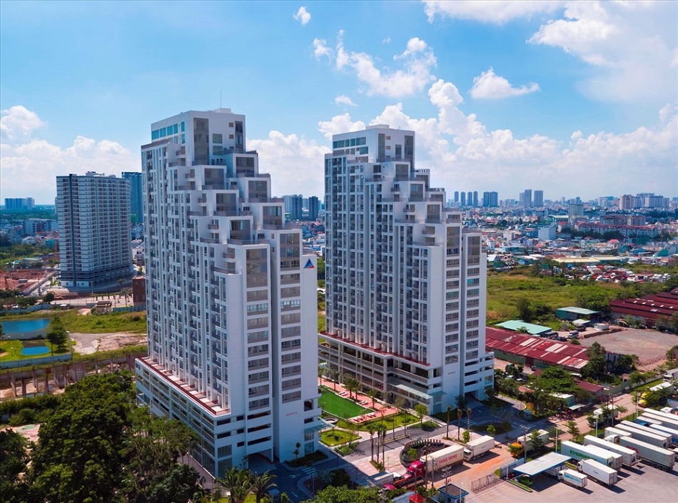 Luxgarden có thiết kế độc đáo, tầm nhìn hai mặt hướng sông Sài Gòn, tọa lạc trên trục đường Nguyễn Văn Quỳ (Q.7), liền kề khu đô thị Phú Mỹ Hưng có kết nối giao thông vô cùng thuận tiện. Ảnh DXG