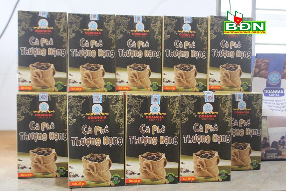 Cà phê là sản phẩm chủ lực của tỉnh, nhưng vẫn chưa "có chân" trong các siêu thị. Ảnh: Lê Dung