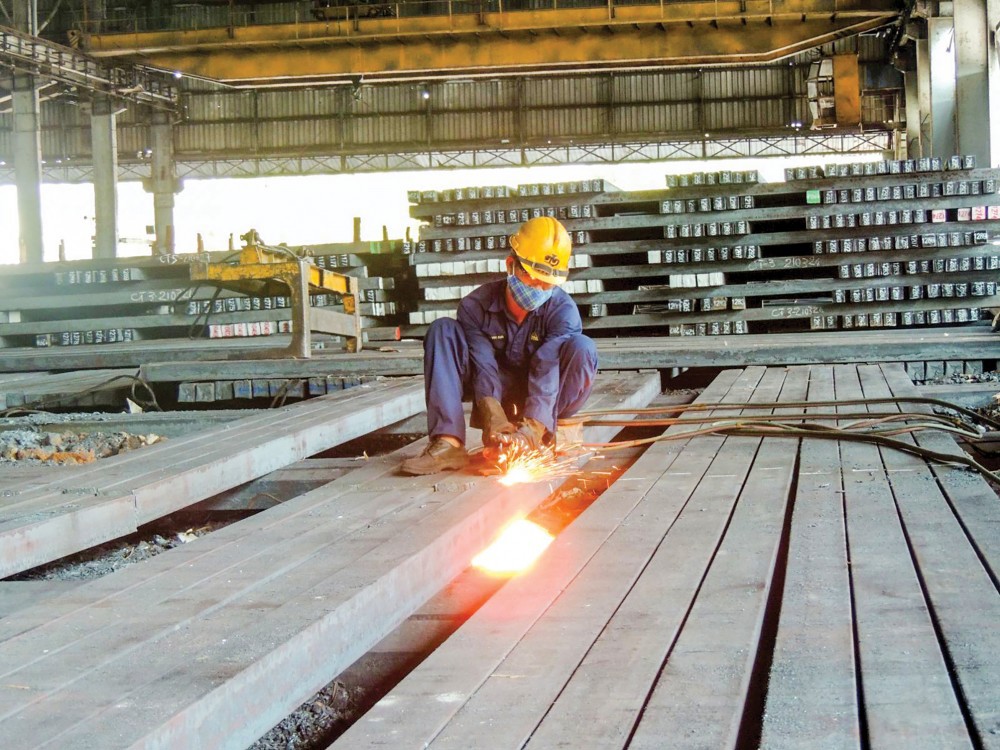 Hoạt động sản xuất tại Công ty Thép Tây Đô. Ảnh: Mỹ Thanh