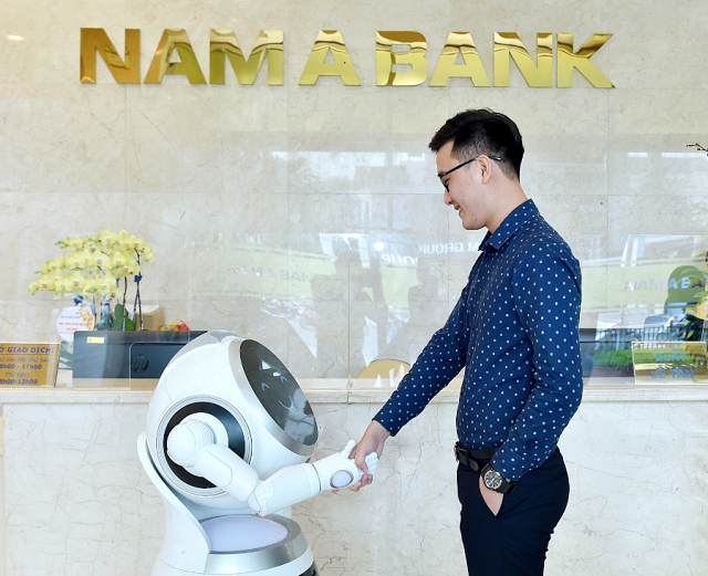 Robot OPBA cũng thuộc trong hệ sinh thái Ngân hàng số ONEBANK. Ảnh: Thu Hà
