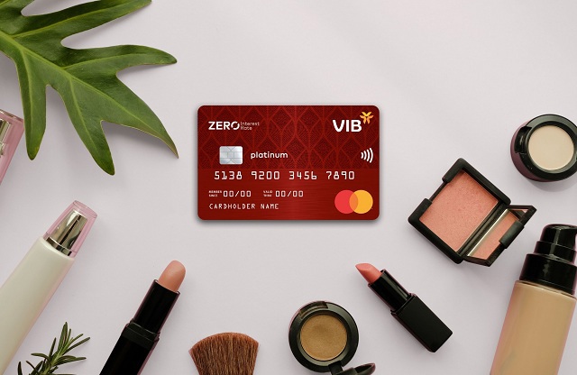 Chủ thẻ VIB Zero Interest Rate còn được miễn phí xử lý giao dịch trong vòng 3 thán. Ảnh: VIB