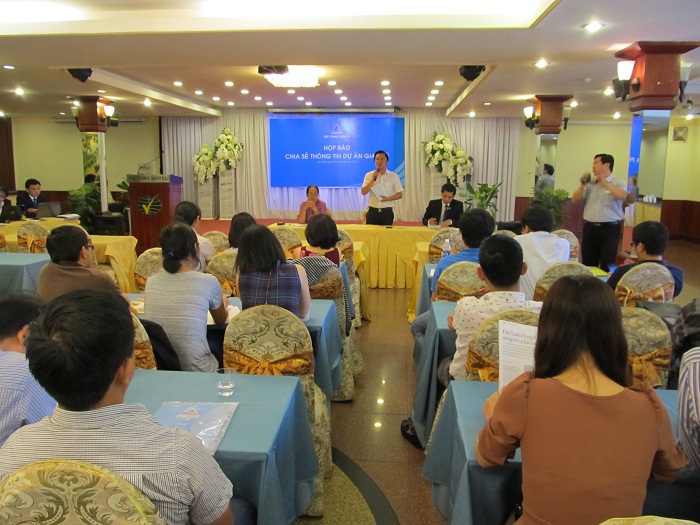 Buổi hội nghị khách hàng đã mua sản phẩm thông qua sàn giao dịch Đất Xanh Đông Á. Ảnh FinancePlus.vn