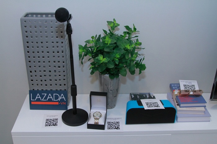 Người tiêu dùng có thể tương tác trực tiếp với Lazada.vn. Ảnh Vân Nguyễn