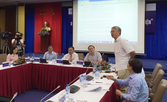 Ông Nguyễn Đức Kiên Phó Chủ nhiệm UBKT Quốc hội (đứng) phát biểu tại Hội thảo. Ảnh: Ngọc Thọ