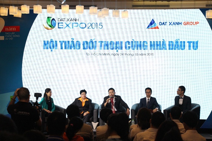 Chủ tịch HĐQT kiêm Tổng giám đốc Tập đoàn Đất Xanh trả lời câu hỏi của các nhà đầu tư. Ảnh: FinancePlus.vn