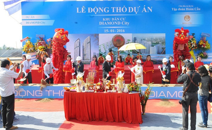Nghi thức xúc cát động thổ dự án Khu dân cư Diamond City. Ảnh: Financeplus.vn