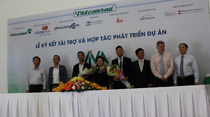 Toàn cảnh buổi ký kết. Ảnh Mai Hương