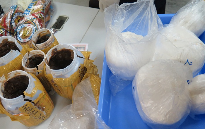 Đối tượng đã cất giấu tinh vi 3kg heroin trong các hũ mắm cá rô để che mắt lực lượng chức năng. Ảnh HQ