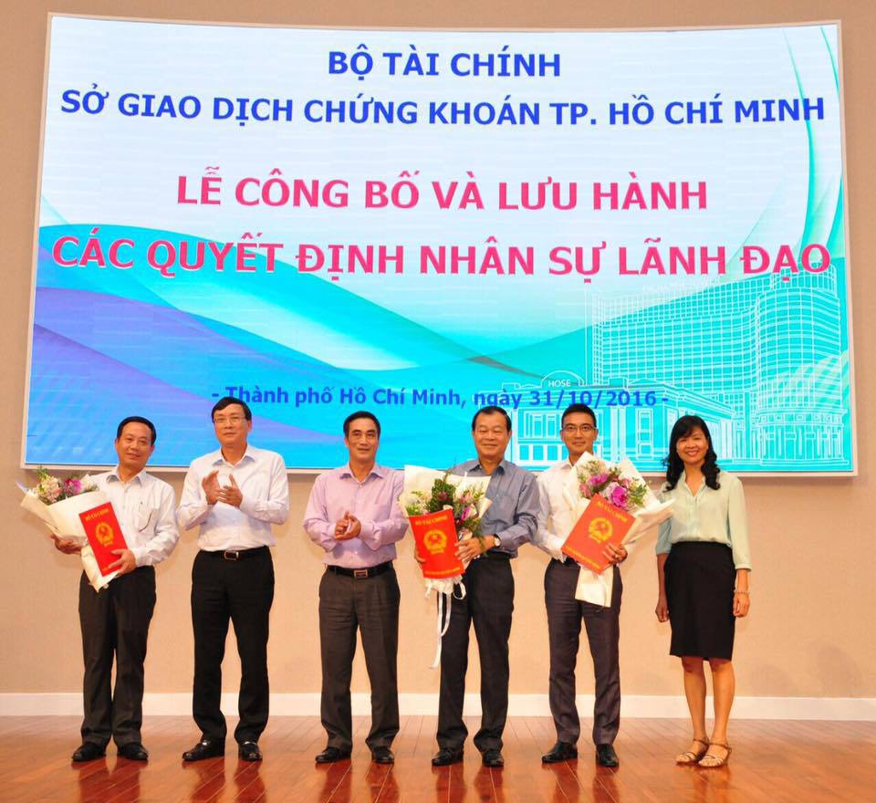 Lãnh đạo Bộ Tài chính trao các Quyết định bổ nhiệm. Ảnh Financeplus.vn