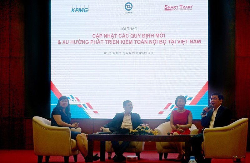 Các diễn giả tham gia phần tọa đàm và giải đáp thắc mắc từ khách tham dự. Nguồn Smart Train