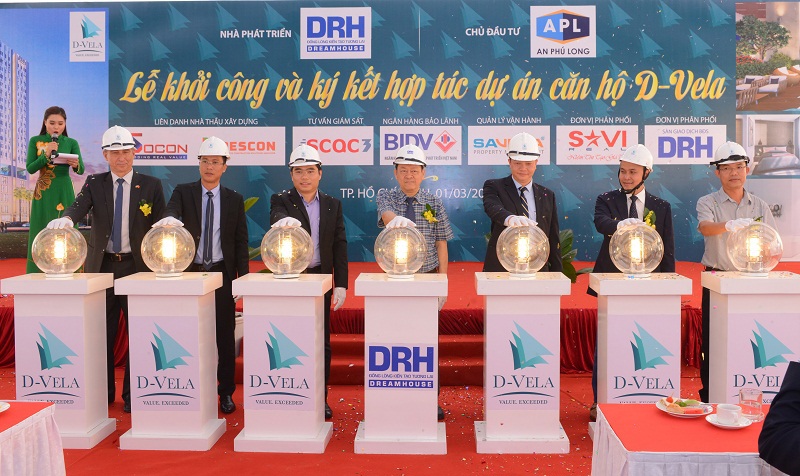 Các đại biểu nhấn nút Khởi công chính thức dự án D-Vela. Ảnh Financeplus.vn