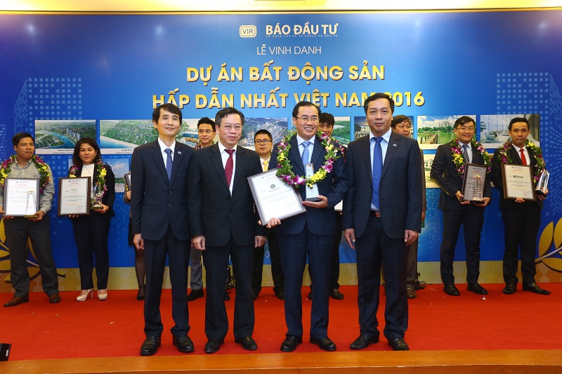 Dragon city được vinh danh dự án bất động sản hấp dẫn nhất Việt Nam 2016. Ảnh Thanh Thúy