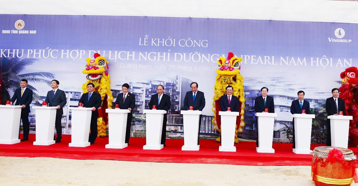 Thủ tướng Nguyễn Xuân Phúc cùng các đại biểu nhấn nút khởi công Khu phức hợp Vinpeapl Nam Hội An. Nguồn Vingroup