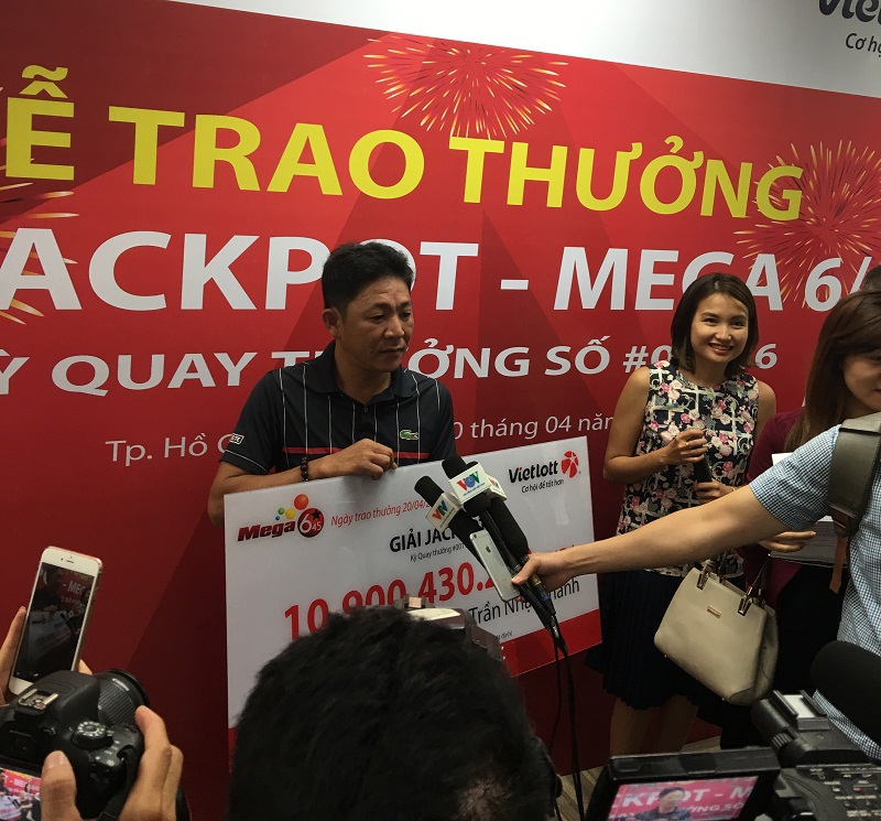 Ông Trần Nhật Khánh tại buổi lễ nhận giải. Nguồn: Financeplus.vn