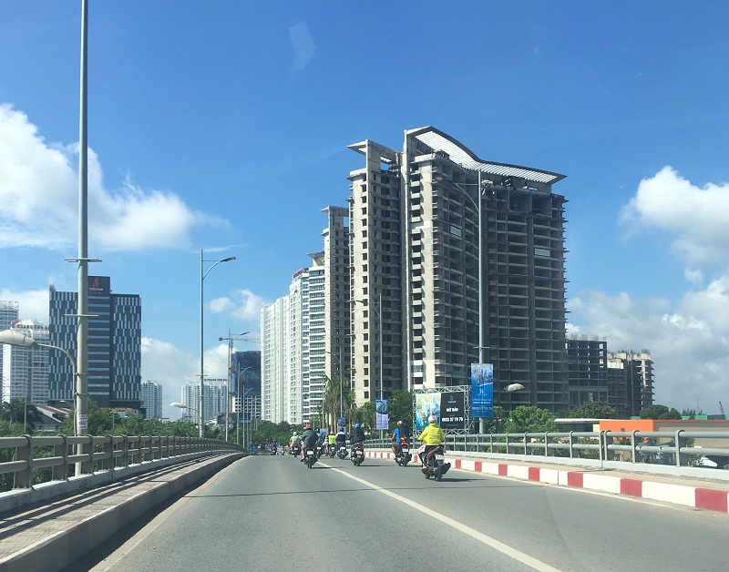 Chủ đầu tư cam kết sẽ cùng với các nhà thầu chuyên nghiệp đảm bảo thi công dự án đúng tiến độ. Nguồn: FinancePlus.vn