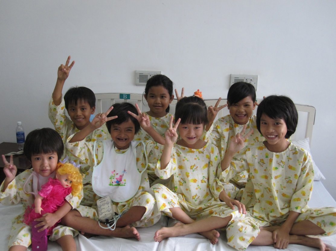 Những trẻ em bị bệnh tim tham gia chương trình “Nối kết yêu thương” do Tập đoàn Novaland tài trợ. Nguồn NVL