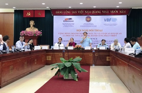 Phó Tổng cục trưởng Tổng cục Hải quan Hoàng Việt Cường phát biểu tại buổi đối thoại. Ảnh Doãn Thiệu