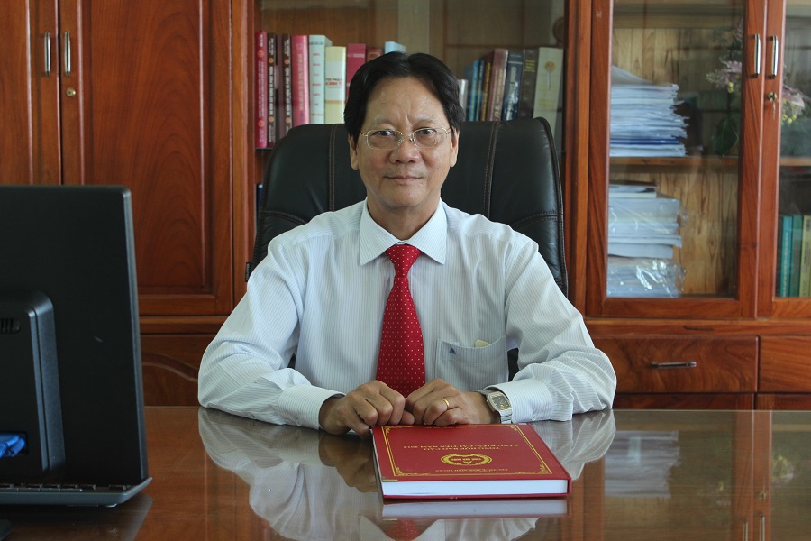 Ông Đoàn Hạnh Phúc - Phó Cục trưởng Cục Thuế tỉnh Ninh Thuận nêu 7 nhóm giải pháp chống thất thu thuế, phấn đấu đến cuối năm toàn tỉnh Ninh Thuận thu vượt dự toán 5%. Ảnh Hữu Thông