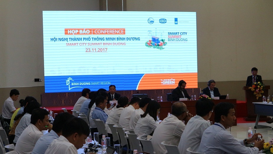 Toàn cảnh buổi họp báo công bố chương trình xây dựng thành phố thông minh tỉnh Bình Dương. Ảnh: Hữu Thông