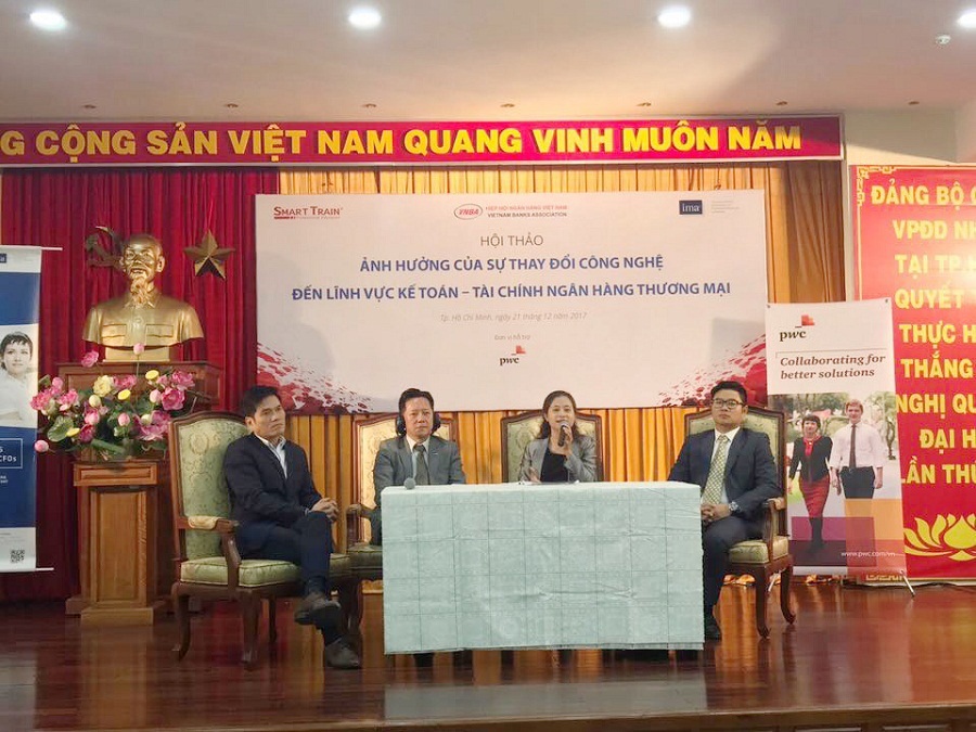 Diễn giả thảo luận tại Hội thảo “Ảnh hưởng của sự thay đổi công nghệ đến lĩnh vực kế toán - tài chính ngân hàng thương mại”. Ảnh HT