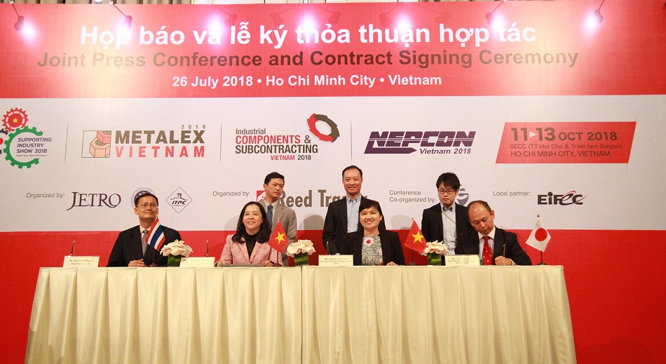 Lễ ký kết hơp tác. Ảnh Khánh Linh