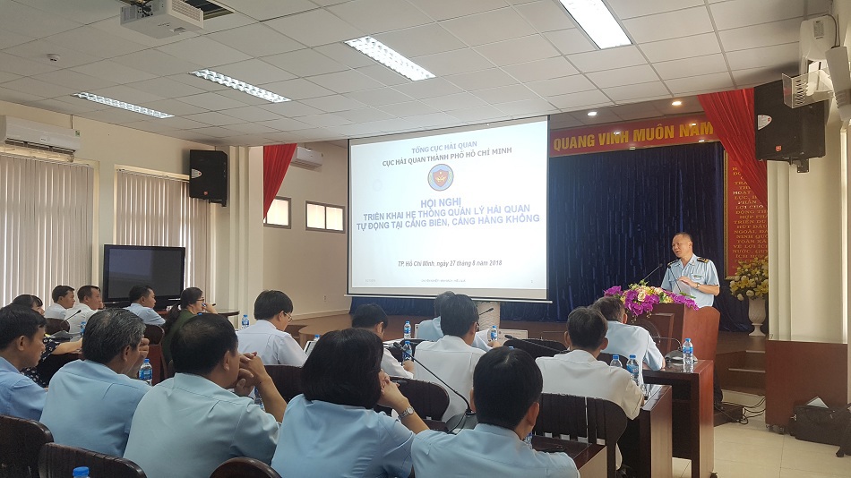 Ông Đinh Ngọc Thắng, Cục trưởng Cục Hải quan TP. Hồ Chí Minh phát biểu tại hội nghị triển khai hệ thống quản lý hải quan tự động tại các cảng, kho bãi, địa điểm. Ảnh HT