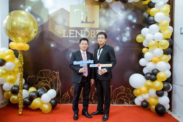 Ban lãnh đạo Lendbiz trong buổi tổng kết năm.
