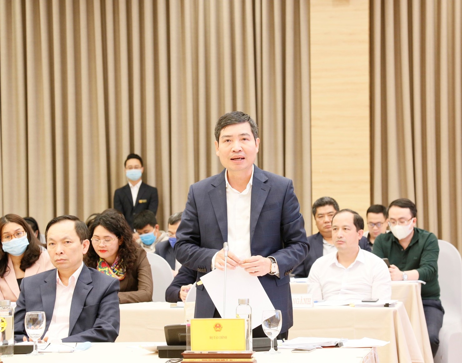 Thứ trưởng Bộ Tài chính Tạ Anh Tuấn trả lời báo chí tại buổi họp báo Chính phủ thường kỳ tháng 2/2021.