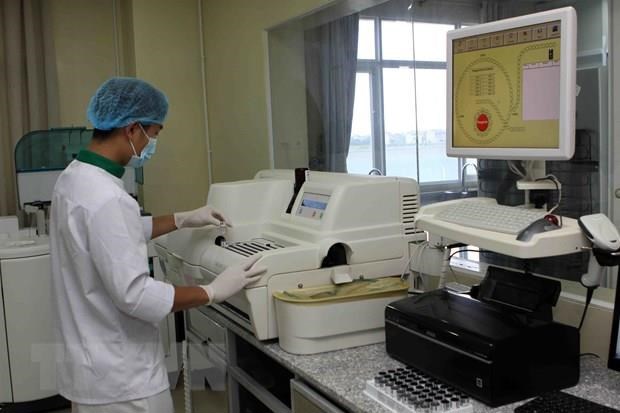 Hệ thống thiết bị xét nghiệm hiện đại phục vụ khám chữa bệnh. (Ảnh: Thanh Tùng)