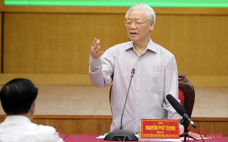 Tổng Bí thư Nguyễn Phú Trọng, Bí thư Quân ủy Trung ương trình bày Chương trình hành động tại buổi tiếp xúc cử tri. (Ảnh: ĐĂNG KHOA)