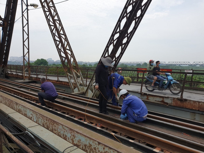 Thông tư số 11/2021 hướng dẫn phương pháp định giá và quản lý giá dịch vụ sự nghiệp công trong lĩnh vực quản lý, bảo trì kết cấu hạ tầng đường sắt quốc gia thực hiện theo phương thức đặt hàng, trong đó có công tác bảo dưỡng công trình đường sắt