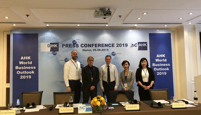 Họp báo công bố kết quả khảo sát AHK World Business Outlook 2019 tổ chức tại Hà Nội sáng ngày 20/6.