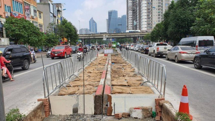 Nhà thầu đang đẩy nhanh tiến độ thi công hầm chui Lê Văn Lương.