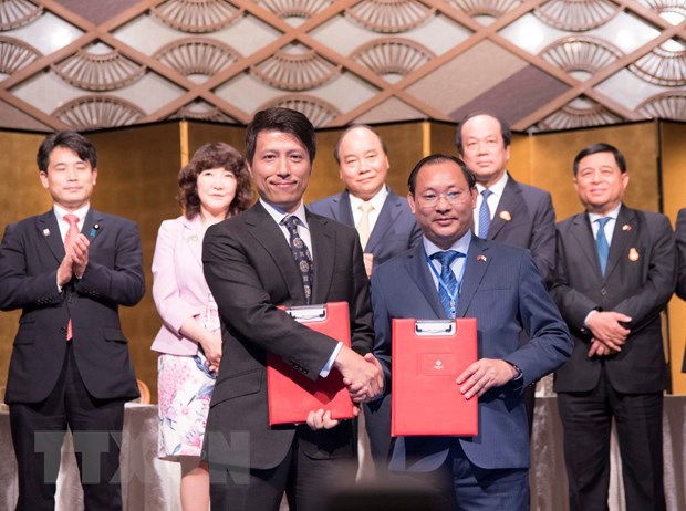 TMS Group và Yaegaki trao đổi MOU tại Tokyo trước sự chứng kiến của Thủ tướng Nguyễn Xuân Phúc. Ảnh: Thành Hữu