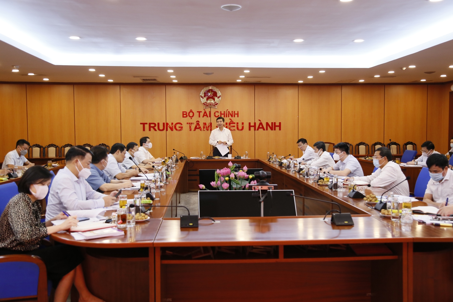 Đồng chí Tạ Anh Tuấn - Bí thư Đảng ủy Bộ, Thứ trưởng Bộ Tài chính chủ trì Hội nghị.