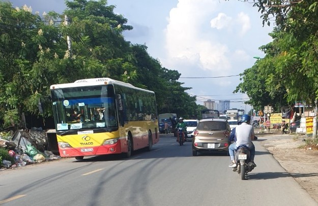 Tuyến Quốc lộ 6 đoạn qua địa phận quận Hà Đông thường xuyên ùn tắc vào giờ cao điểm. Ảnh: L.Hòa