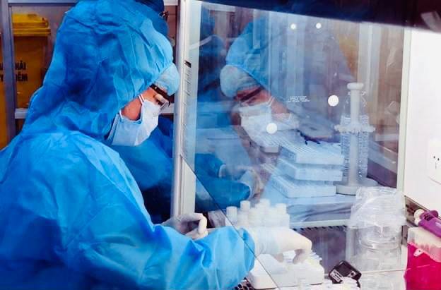 Các cơ sở y tế cần công khai giá và thu phí dịch vụ xét nghiệm theo đúng quy định (Ảnh minh họa)