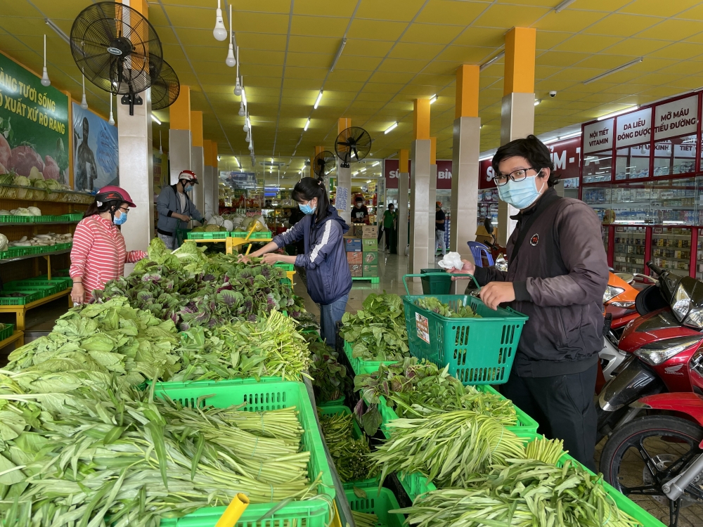 Nhiều mặt hàng rau xanh vẫn giữ giá cao