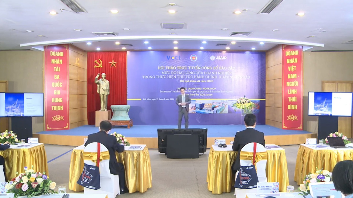 Hội thảo công bố Báo cáo “Mức độ hài lòng của doanh nghiệp trong thực hiện thủ tục hành chính xuất nhập khẩu: Kết quả khảo sát năm 2020”