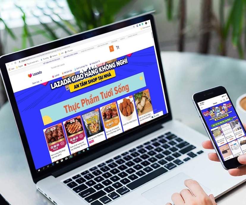 Kênh TMĐT giúp người mua sắm các mặt hàng thiết yếu ngay tại nhà. Ảnh: baochinhphu.vn