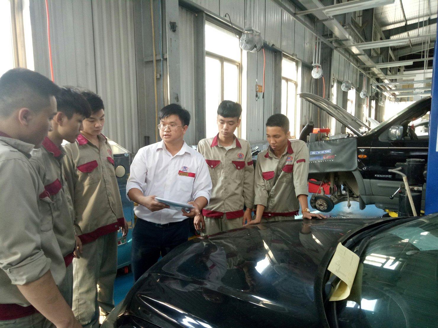Tổng cục Giáo dục nghề nghiệp vừa ban hành Kế hoạch triển khai hỗ trợ đào tạo, nâng cao trình độ nghề cho người lao động bị ảnh hưởng bởi dịch bệnh. Ảnh: N.LỘC