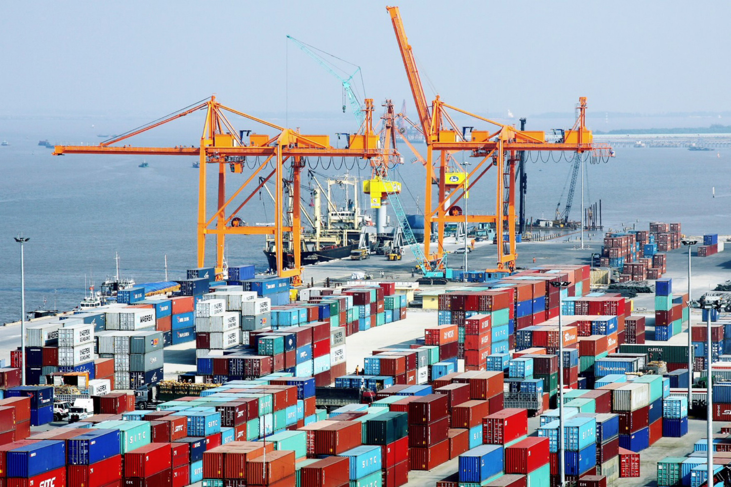 Bộ Công Thương tăng cường quản lý xuất, nhập khẩu một số mặt hàng. Ảnh minh họa: TTXVN