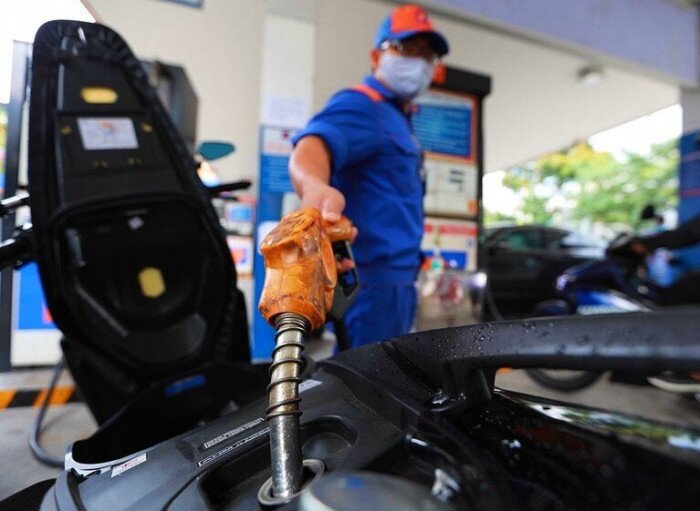Giá dầu có xu hướng giảm.