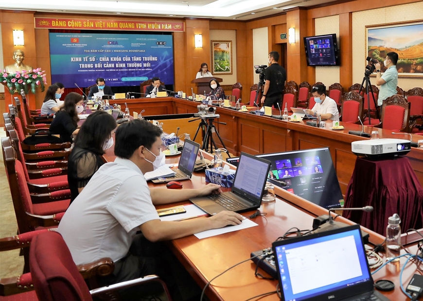 Quang cảnh tọa đàm về kinh tế số. Ảnh: Thành Trung.