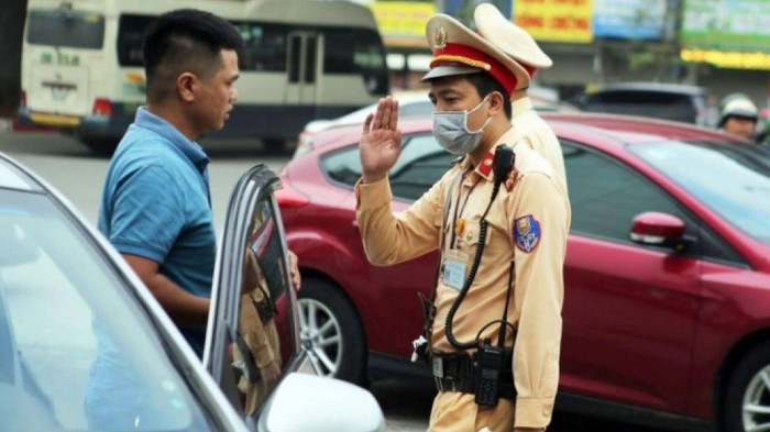 Việc đề xuất tăng mức xử phạt đối với nhiều hành vi vi phạm của người điều khiển ô tô nhằm đảm bảo tính răn đe, kéo giảm tai nạn giao thông (Ảnh minh họa)