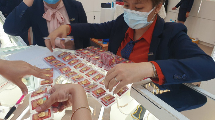 Vàng SJC có mất mốc 57 triệu? (Ảnh minh hoạ)
