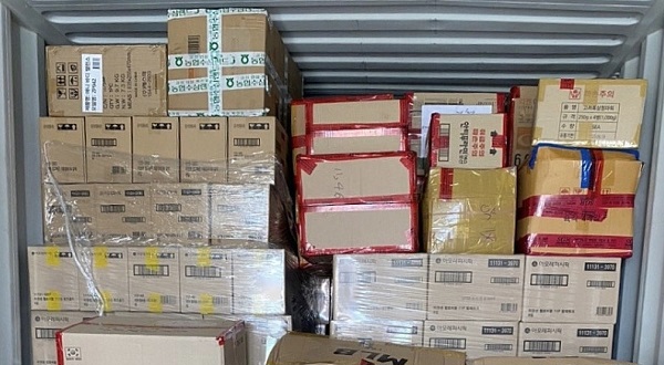 Phát hiện lô hàng hiệu giấu trong container nhựa nhập khẩu