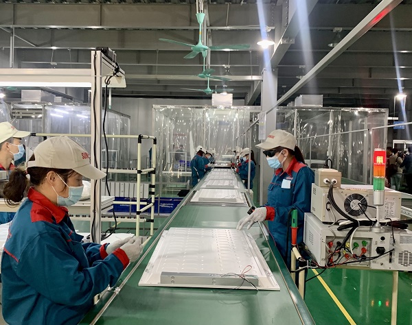 Hà Nội đang tập trung hỗ trợ các doanh nghiệp vượt qua khó khăn để duy trì và phục hồi sản xuất kinh doanh.