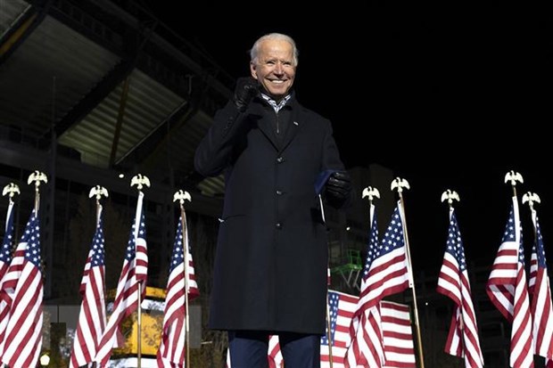 Ứng viên Tổng thống Mỹ của đảng Dân chủ Joe Biden tại cuộc vận động tranh cử ở thành phố Pittsburgh, bang Pennsylvania ngày 2/11. (Ảnh: AFP/TTXVN)