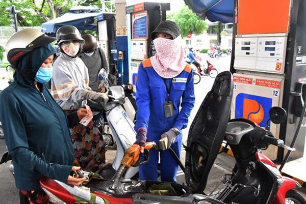 Giá dầu thô vẫn giữ mức tăng sau nhiều phiên biến động